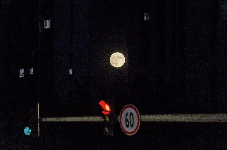 今晚的月亮，不！容！错！过！