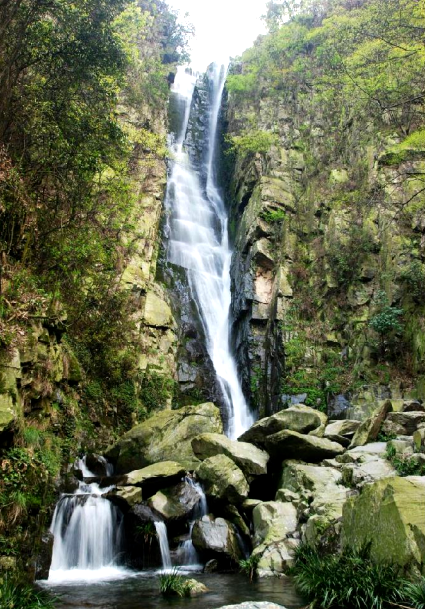 桃江罗溪瀑布据《湖南名胜词典》记载:湖南瀑布有三处,其中郴州相山
