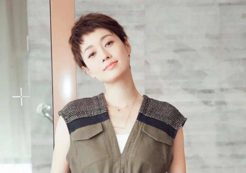 5位剪短头发后颜值飙升的女星:难怪她们选择"短发半永久"插图17