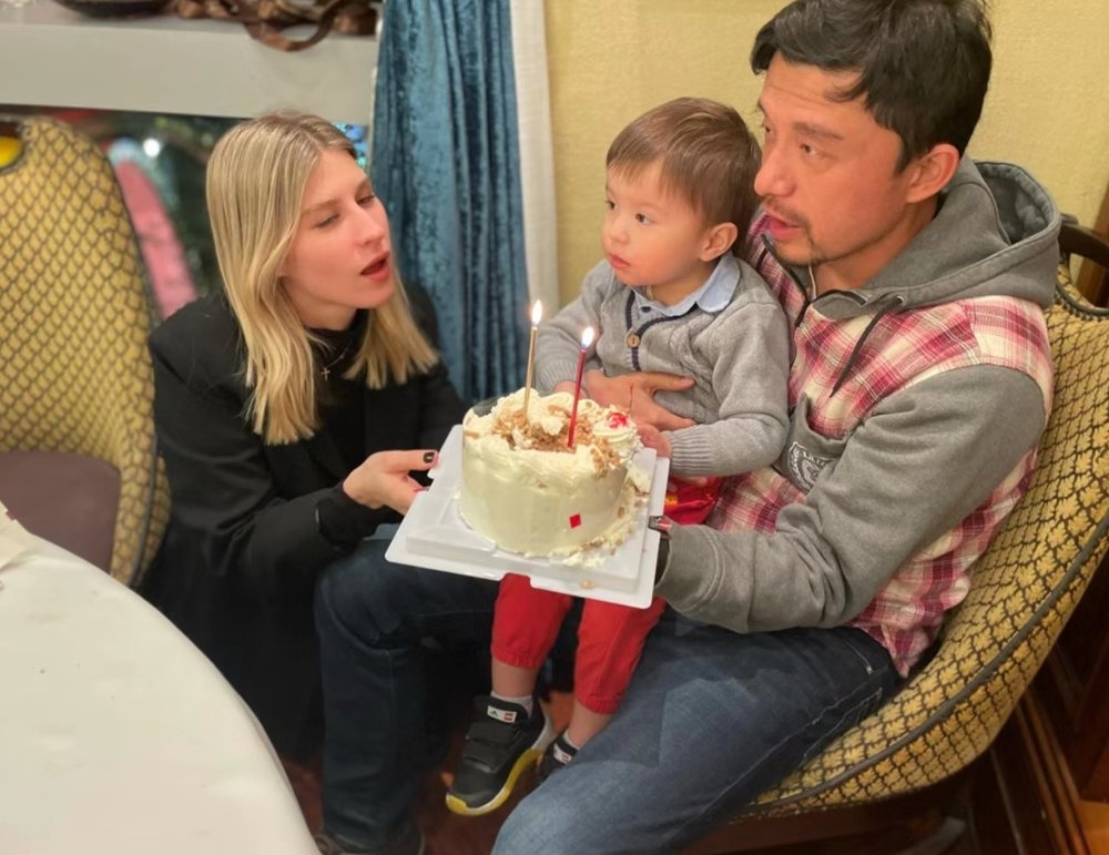 值得一提的是,谢晖的前女友沈星依然在某南方电视台当节目主持人