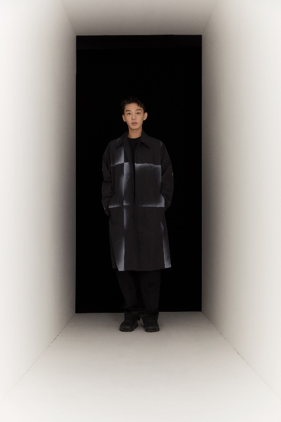 品牌代言人刘亚仁穿着croquis(速写) 2022秋季系列新品绝对零度是零下