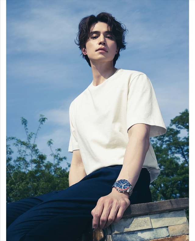 夏日怎么能少了李栋旭的写真?_腾讯新闻
