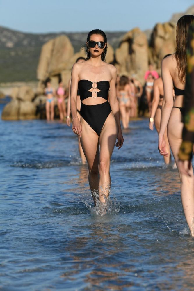 落日余晖里的浪漫夏日，Etam发布2022泳衣系列