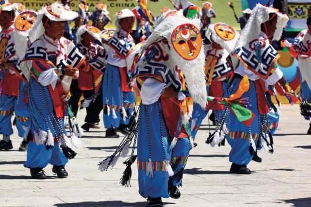 扎西曲登村的"唐东杰布"和他的黄面具戏班