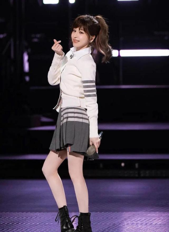 王心凌节目最新路透,全身粉色造型打扮精致,39岁心态依旧少女