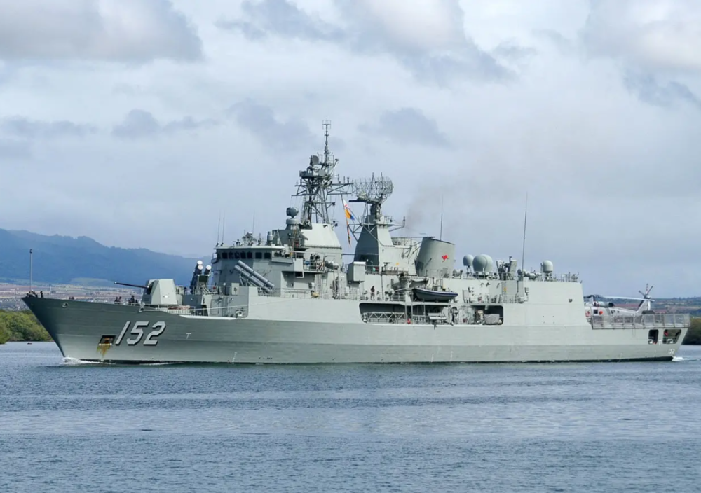 外媒称中澳海军在东海交锋，澳军舰试图闯入我领海，被解放军驱逐