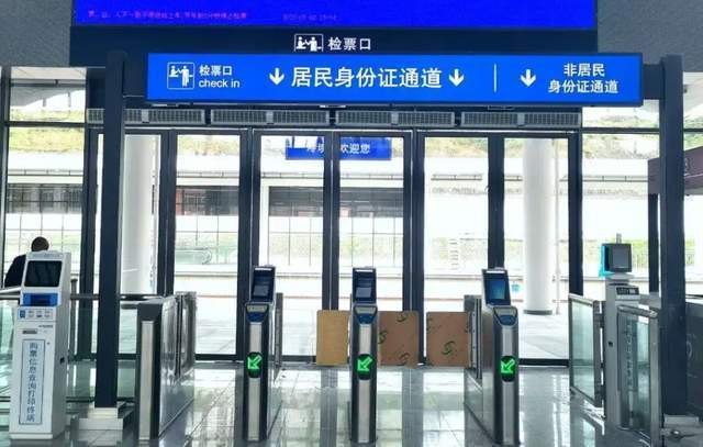 一般而言,高铁站的检票口,由一组数字 字母的代号组成,比方说:8b.