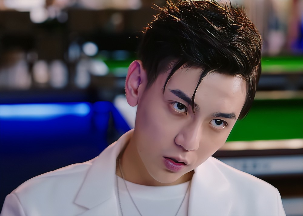 邱赫南的表演经验倒算不上丰富,但他已经是第二次出演这个角色,也是将