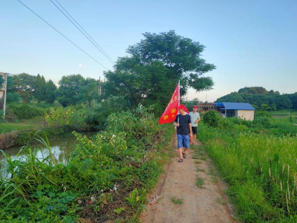 永兴县悦来镇志愿者助力防溺水巡逻