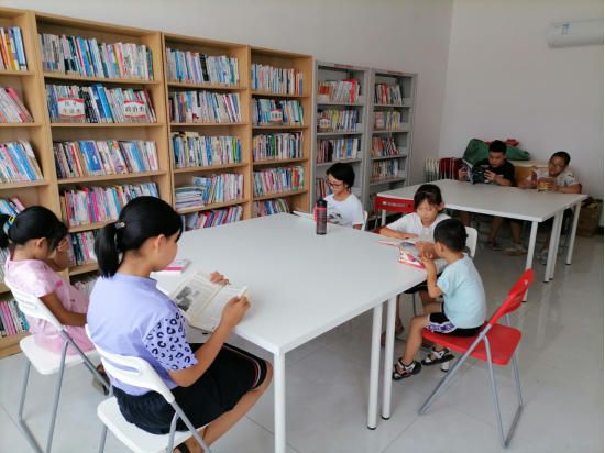 制定开放,借阅,学习等制度,切实巩固乡村文化阵地,真正做到农家书屋