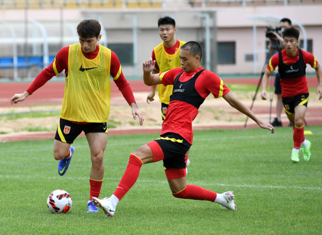 体育足球中国国家男子足球选拔队青岛集训备战2