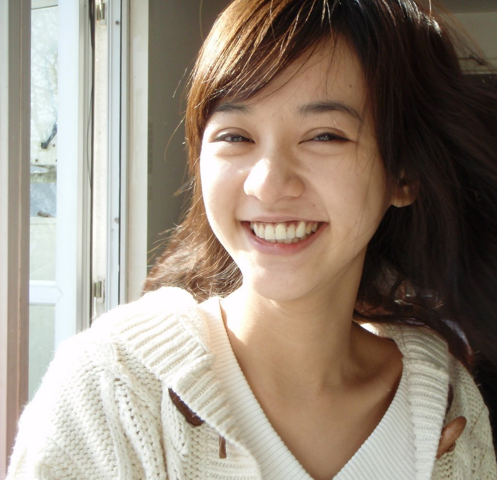 陈意涵晒全家福为老公庆生!素颜甜笑似少女,男方抱儿子秃头明显