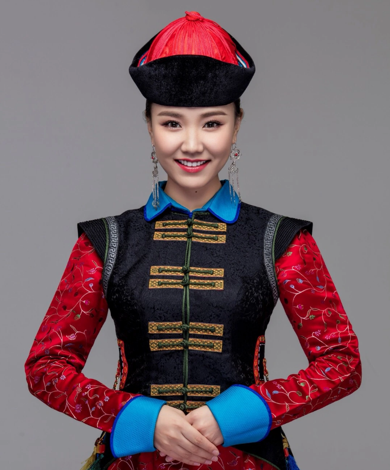 "吉祥三宝"乌日娜:丈夫病逝4年,她和孩子如今过得怎么样了?插图19