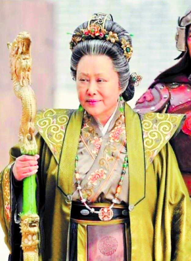 "九龙监国锡杖"是杨家将里面的佘老太君专用御赐的拐杖.