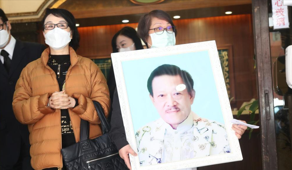 刘德华干爹刘山本离世,三房家人为钱开撕,遗孀没领骨灰恐无法向华仔