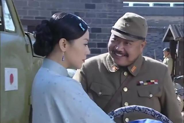 李仙花甚至被龟田侮辱了两次……《小兵张嘎》中,李仙花是佟掌柜的