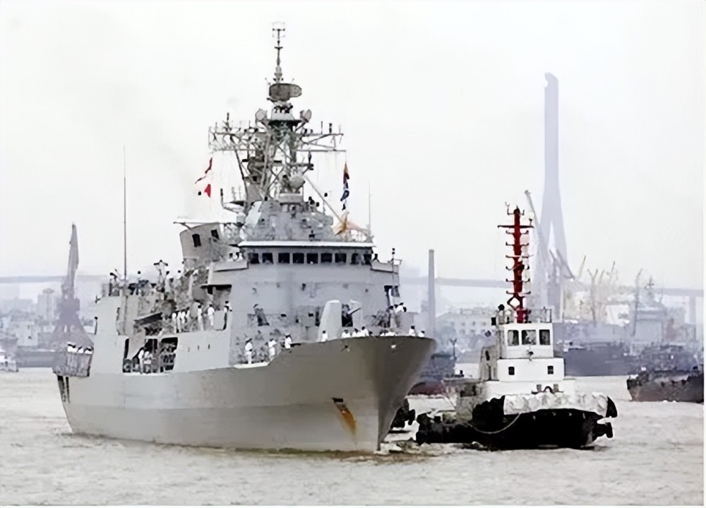 就连218瑞金舰这种旧日本海军的二战护卫舰,也一直服役到1990年才退役