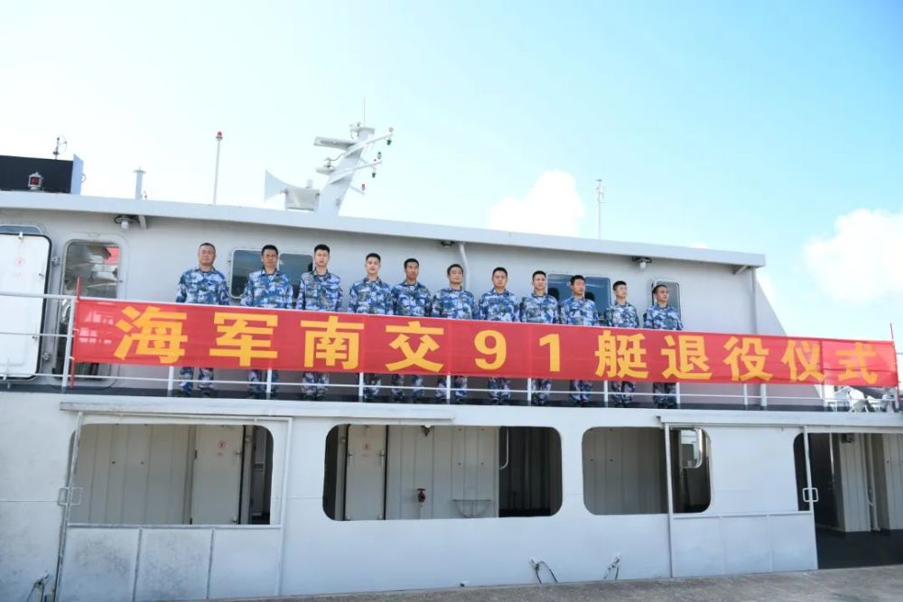 “老兵”再见！南交90、91艇退役三年级上册英语湘鲁版课本