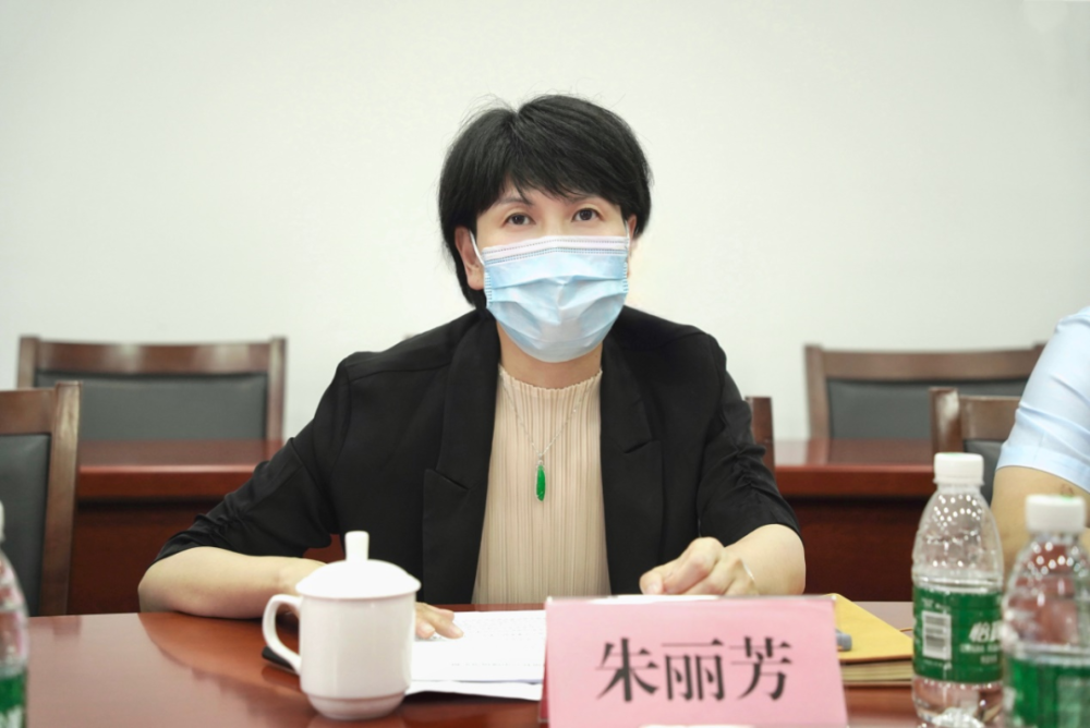 朱丽芳表示,赵巷镇将积极推动政协协商民主有序开展,提高政协协商实效