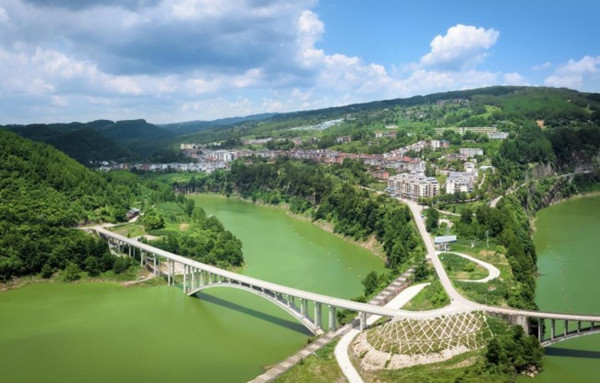 顾庆庆摄重庆市石柱县桥头镇,地处石柱腹地,紧邻中益乡,离正在创建的