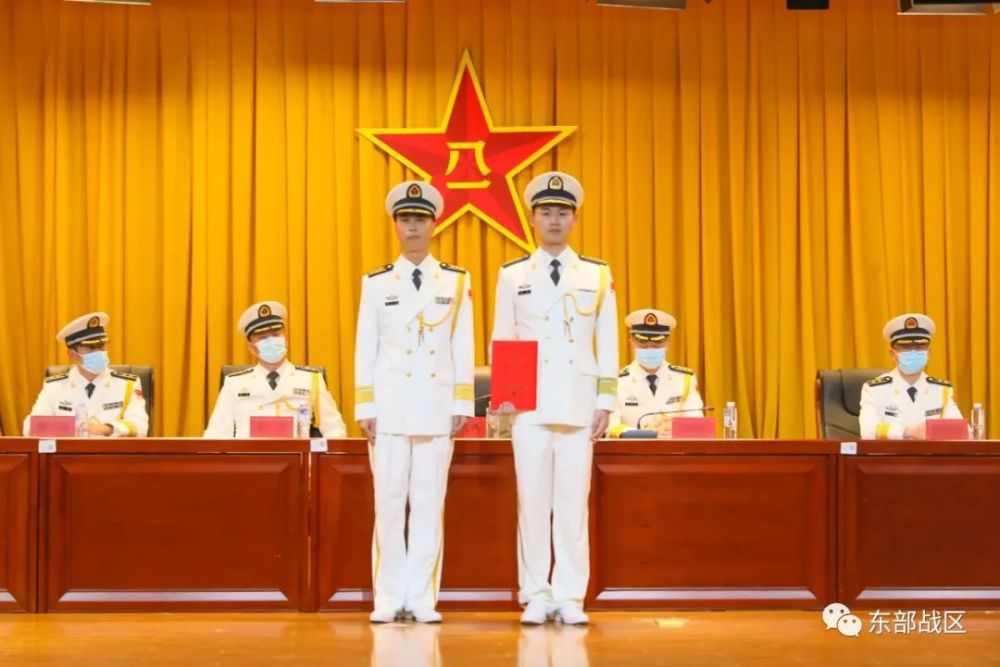 现场见证这些军官晋授衔啦