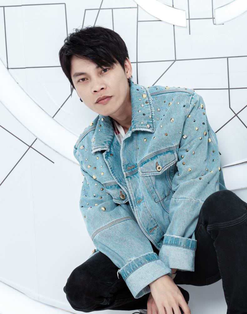 广东雨神(以下称"雨神")本名卢大雨,是一名85后潮汕男孩.