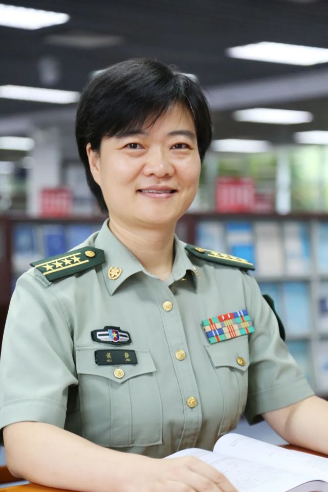 侯静,1975年11月生,博士,中共党员.