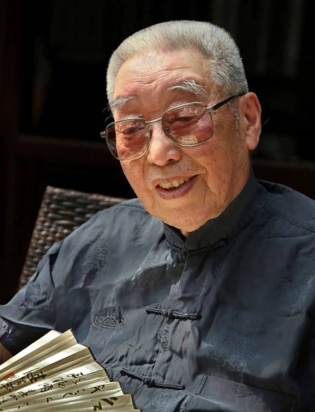 苏州书法家缅怀王健生畅意书法人生_腾讯新闻