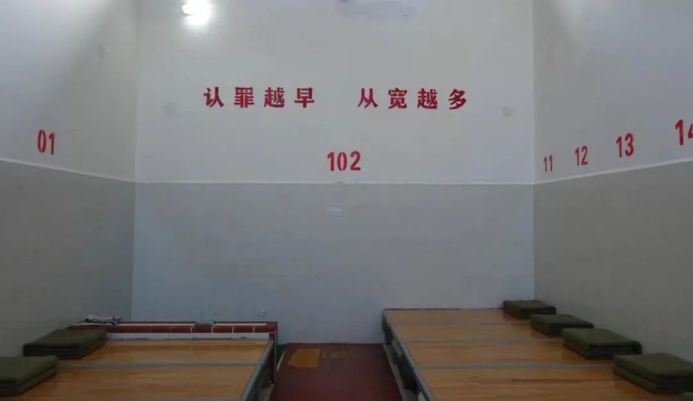 看守所内宣传标语鲁乙和吴甲都是容留卖淫的主犯,情节,作用相当,鲁乙