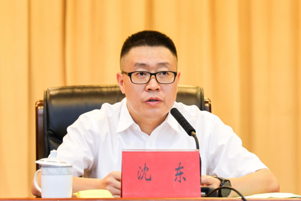 主持会议,区领导汤建军,冯素俊,孙益锋,邹源,钱云杰,汤杰,韩建明,奚盛