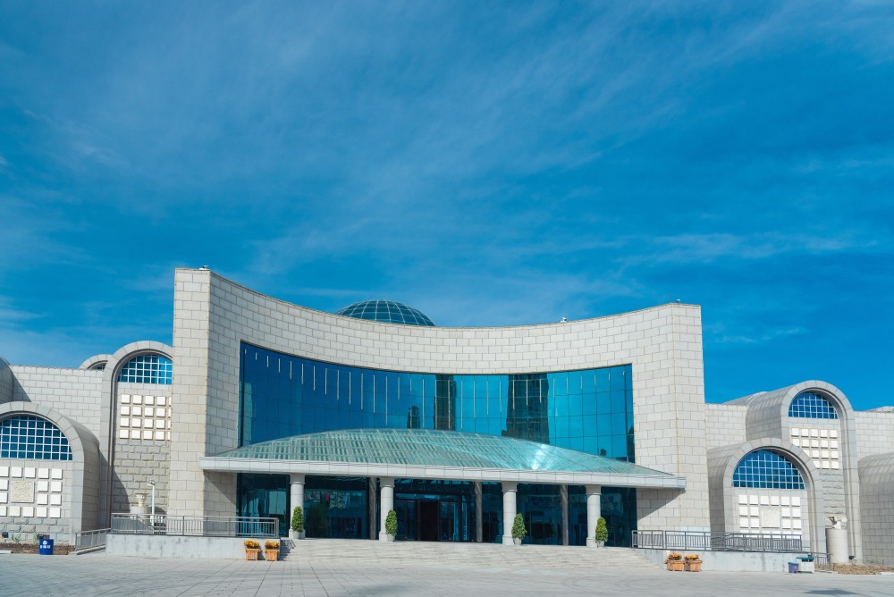 新疆乌鲁木齐:难忘新疆博物馆 首批国家一级博物馆之一_腾讯新闻