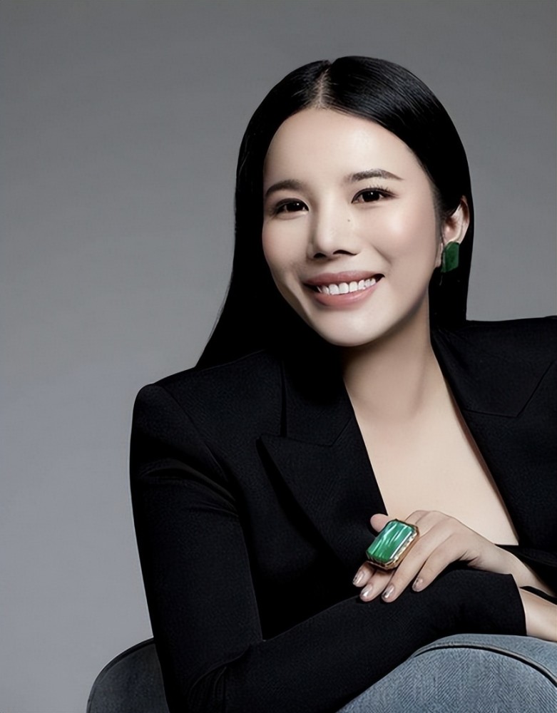 四大百亿名媛,一条裙子顶北京一套房,一只手表几百万,都是单身插图26