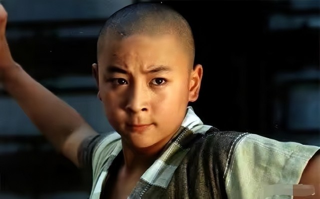 《乌龙闯情关》20年演员境况差距大,主角变直播达人,配角反成大明星