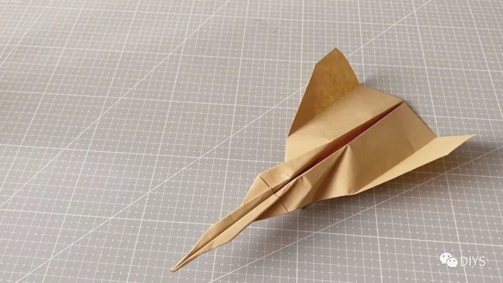 "手工折纸"一架会回旋的流线型纸飞机!_腾讯新闻