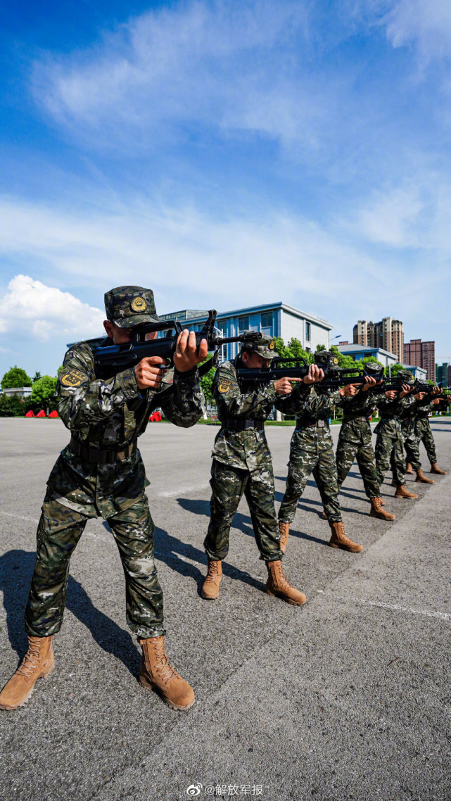 武警夏季服装图片