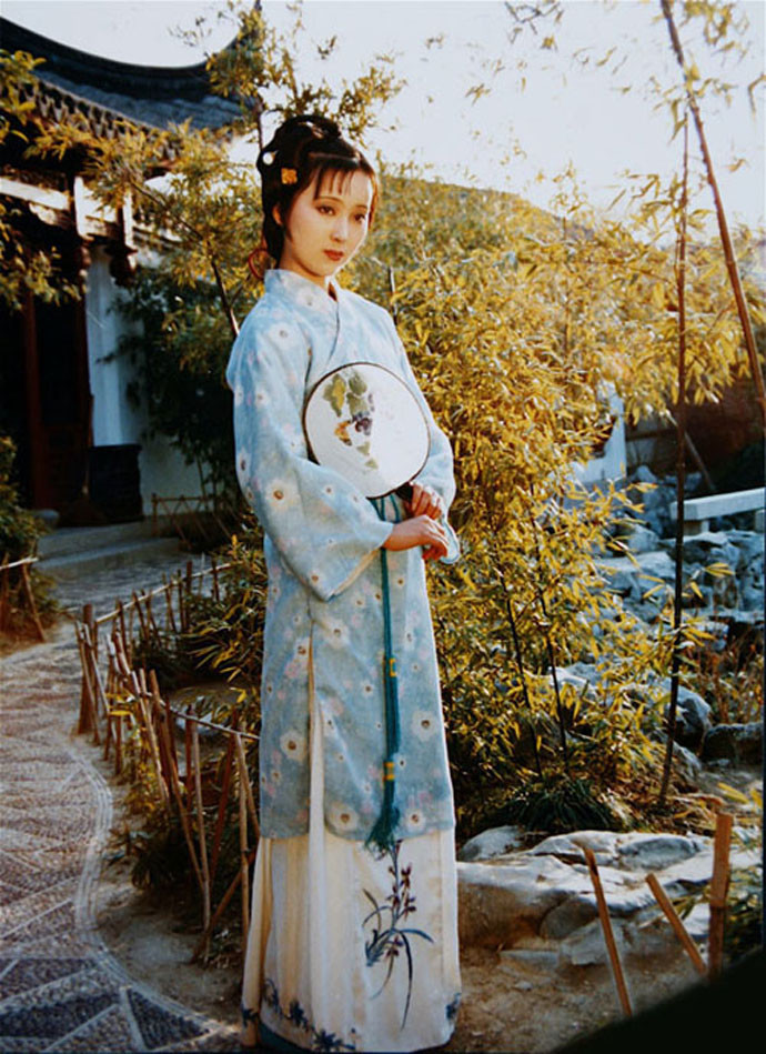 迪奥抄袭中国传统服饰却称“品牌标志”？除了批评，还有许多事要做80年代初中语文课本的目录