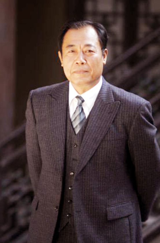 冯恩鹤:饰演《潜伏》中的"吴站长"成名,与妻子恩爱一生