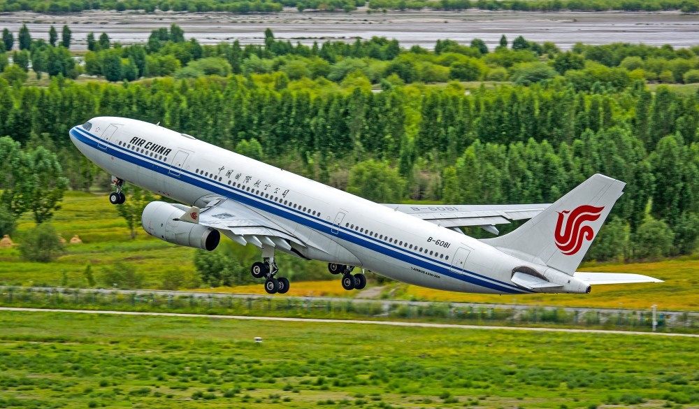 由国航西南分公司空客 a330客机每周四,周六执行两班