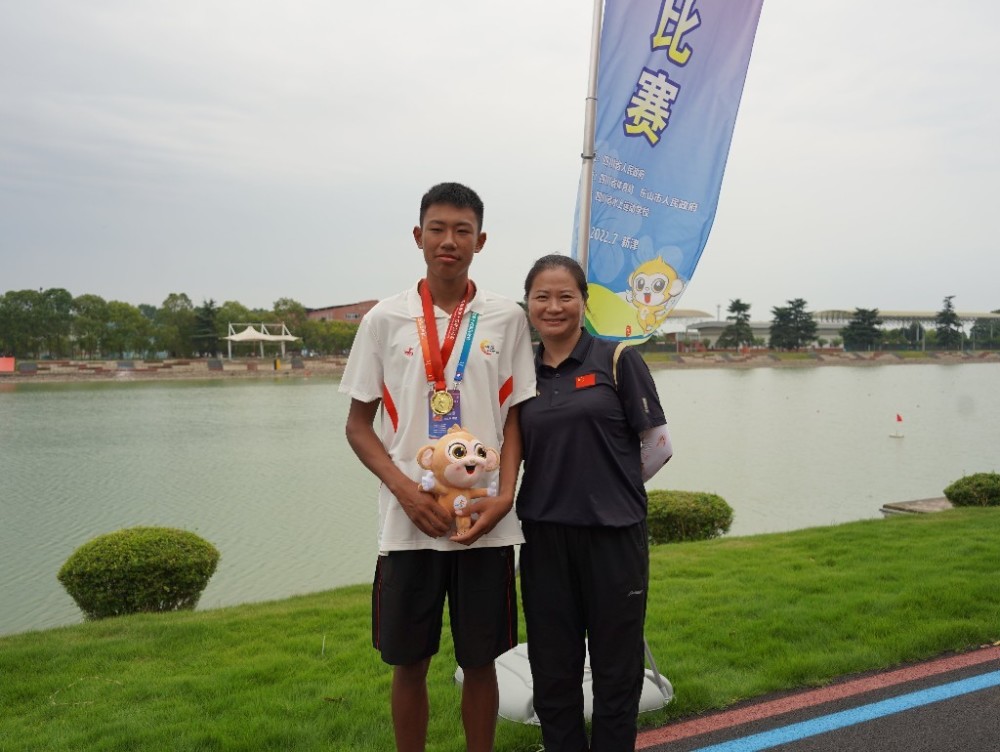 " 14岁刘铭宇省运会赛艇夺冠_腾讯新闻