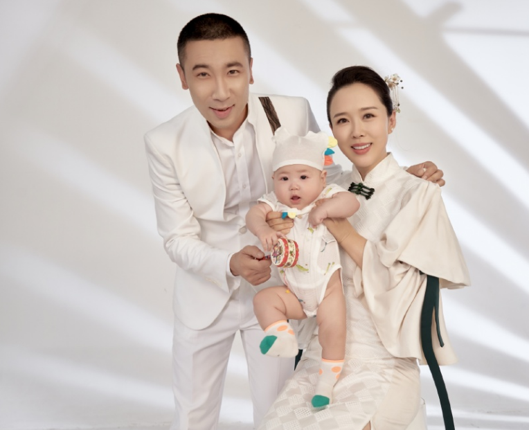 颜丹晨和老公孟浩强都是演员, 颜丹晨代表作有《宝莲灯》《不负人民》