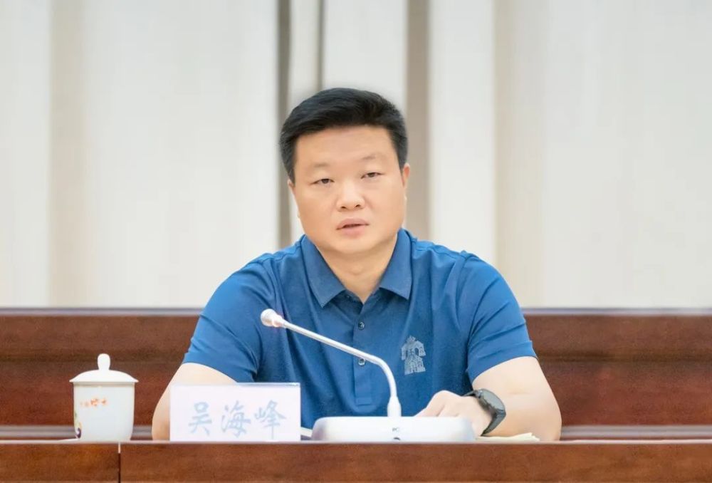 吴海峰主持召开陵水县农业龙头企业种植大户早餐会问需于企解难题共谋