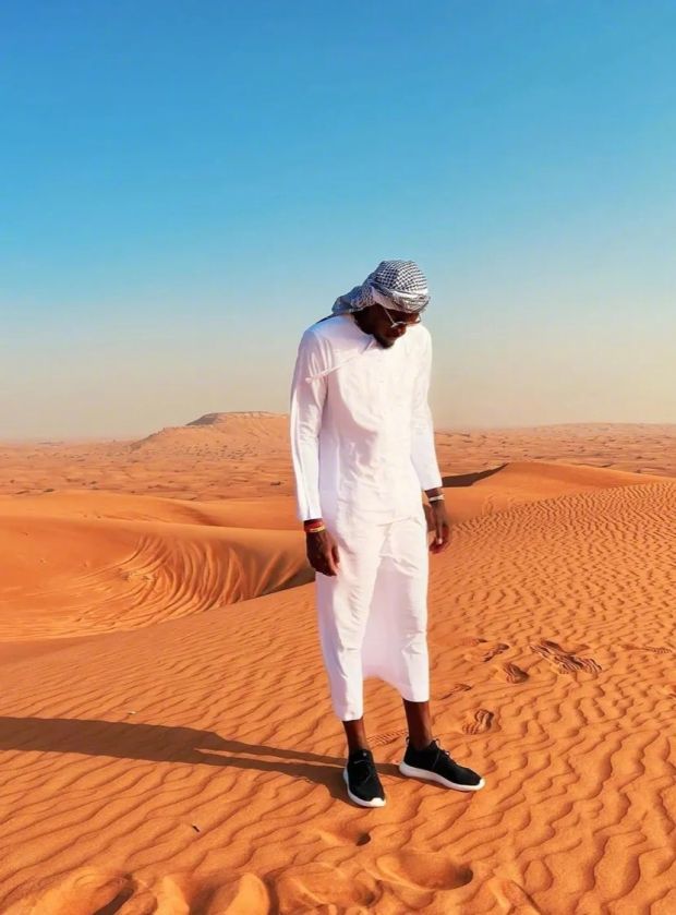 异域风情西亚卡姆晒在迪拜度假照享受一下生活