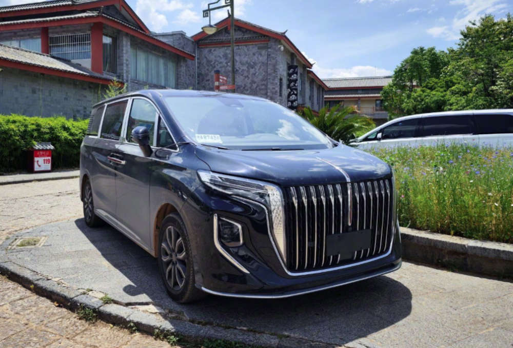 红旗mpv正式亮相!长5222mm,搭载混动,省油大空间就看它_腾讯新闻