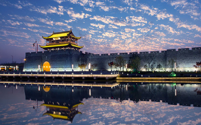 所以,苏州在宋代就叫平江府,所以《平江图》就是南宋版的苏州城市地图