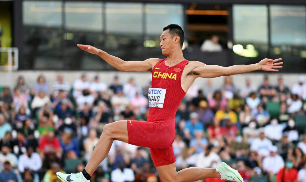 8米36中国跳远王嘉男惊天一跃开创中国男子田赛世界冠军之先河