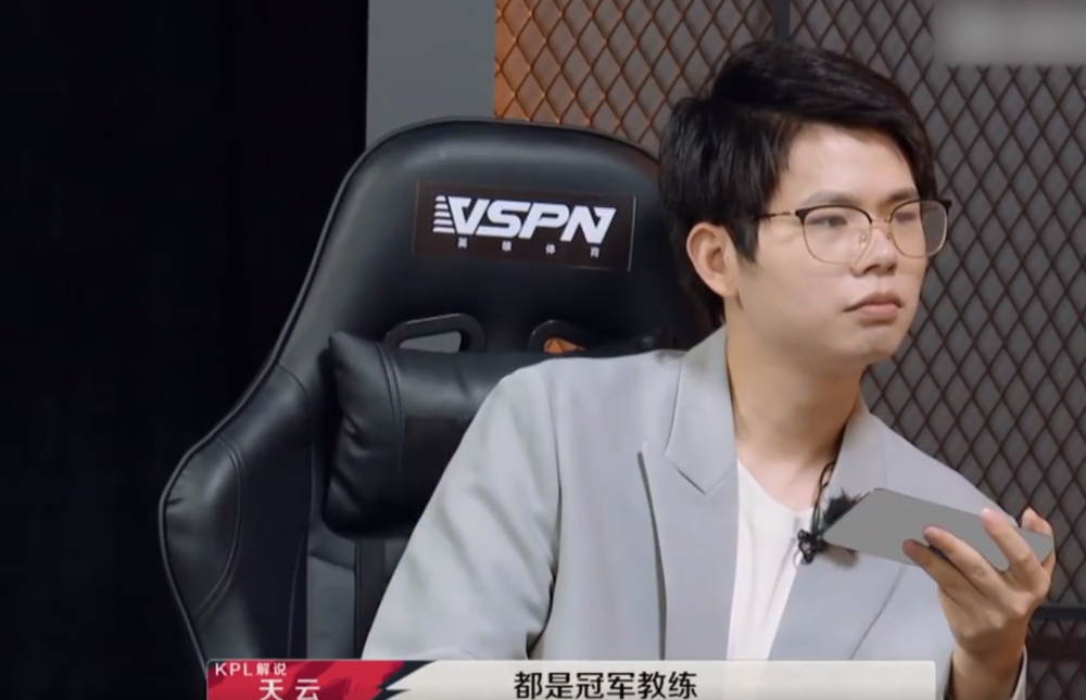 一诺自我调侃式暖心鼓励队友;四冠教练gemini遇上五冠教练久哲,结果