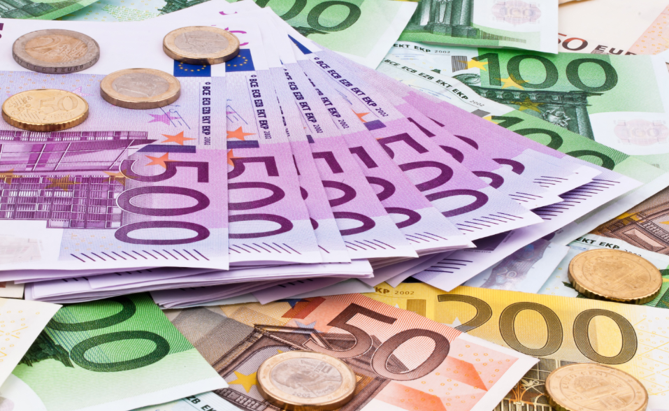 10年来首次，1欧元兑换不到1美元，专家建议：中欧应加强货币互换