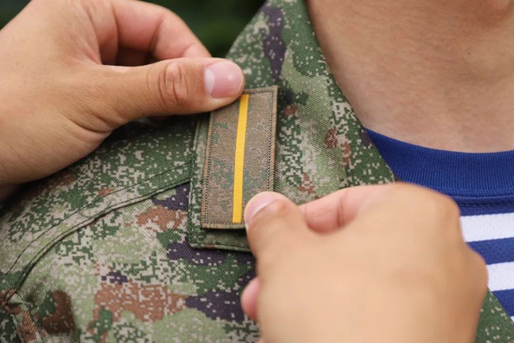 更美觀,更大氣夏作訓服(帽),作戰靴統一啟用21式叢林迷彩海軍大連艦艇