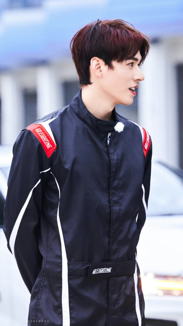 第一次见到龚俊一身赛车手的造型出场天呐简直是帅呆酷毙了哦