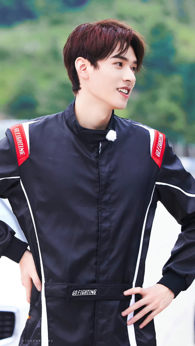 第一次见到龚俊一身赛车手的造型出场天呐简直是帅呆酷毙了哦